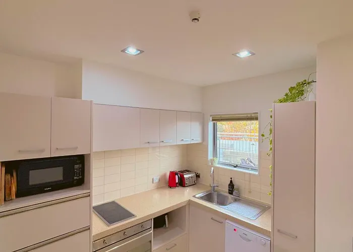 Wanaka 2Br, Spa & Sauna, Walk To Town 아파트 *