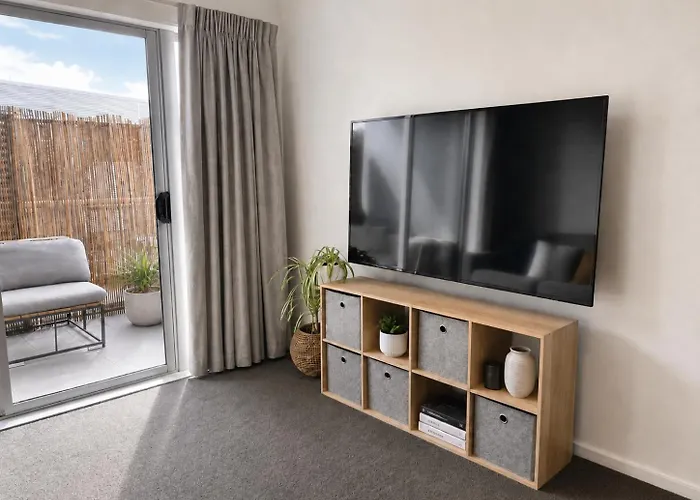 Wanaka 2Br, Spa & Sauna, Walk To Town 아파트