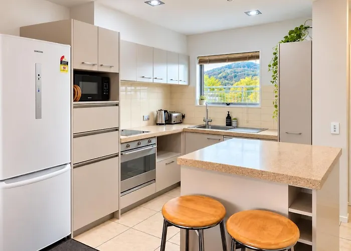 2br | Walk To Town | Free Parking *